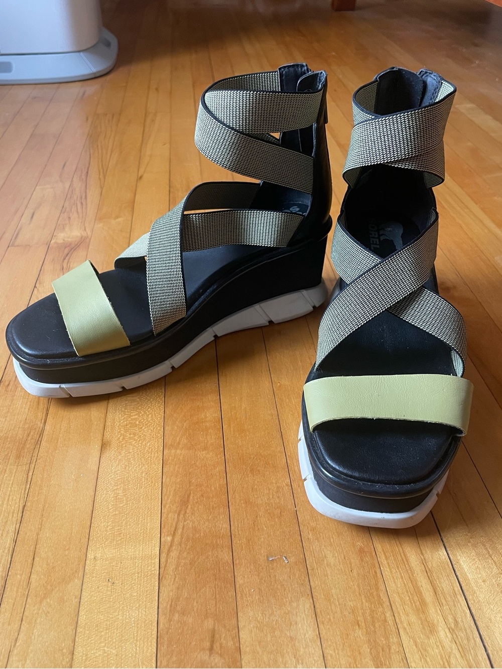 Sorel Joanie III Sport Platform Sandals (olive green, size 8.5)